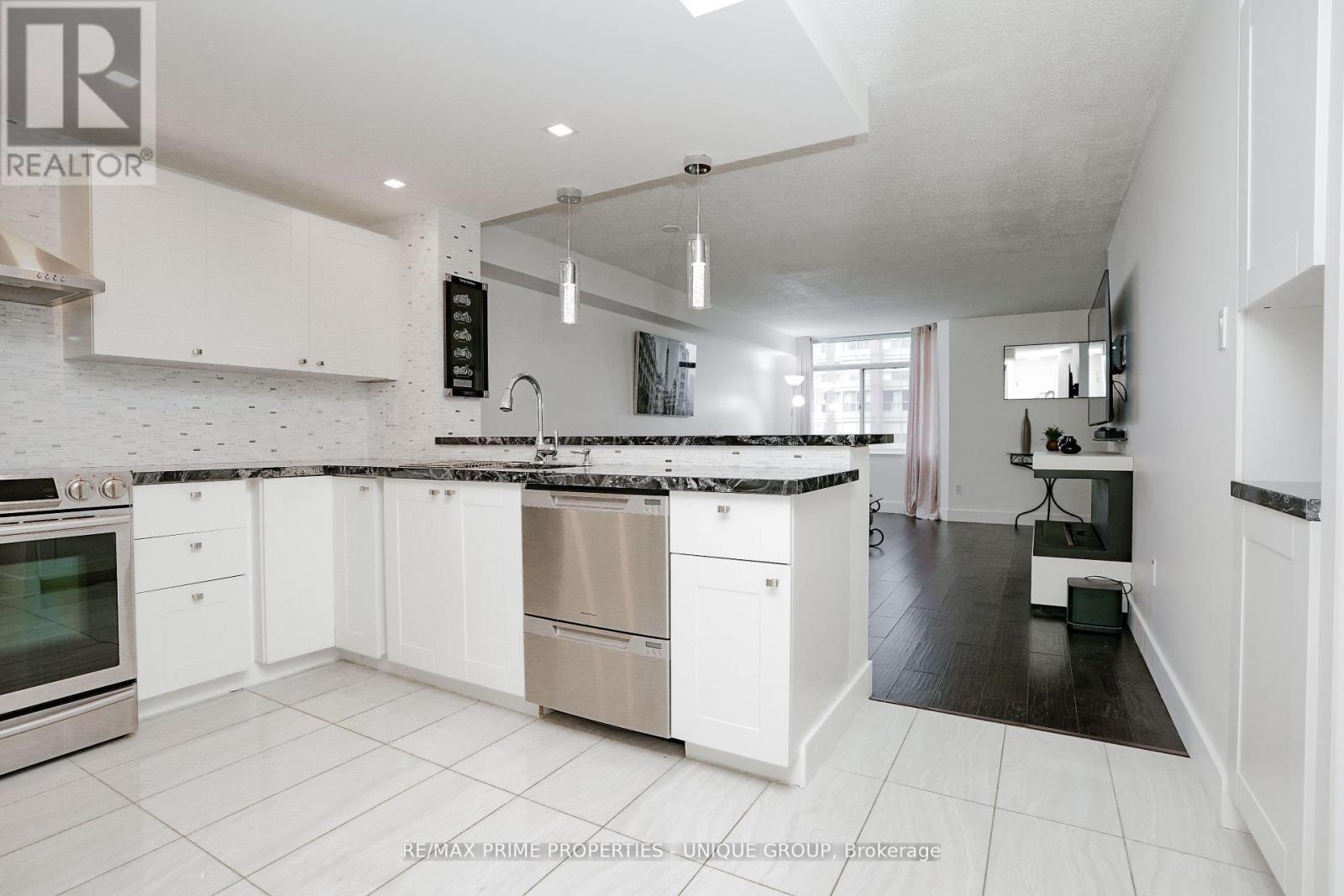 706 - 300 Webb Drive, Mississauga, Ontario  L5B 3W3 - Photo 18 - W12210381