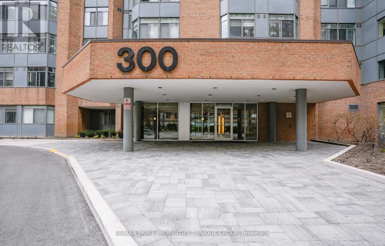 706 - 300 Webb Drive, Mississauga, Ontario  L5B 3W3 - Photo 2 - W12210381