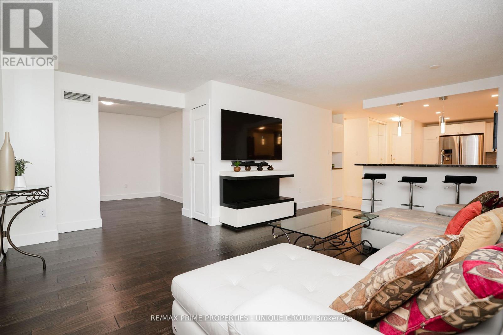 706 - 300 Webb Drive, Mississauga, Ontario  L5B 3W3 - Photo 21 - W12210381