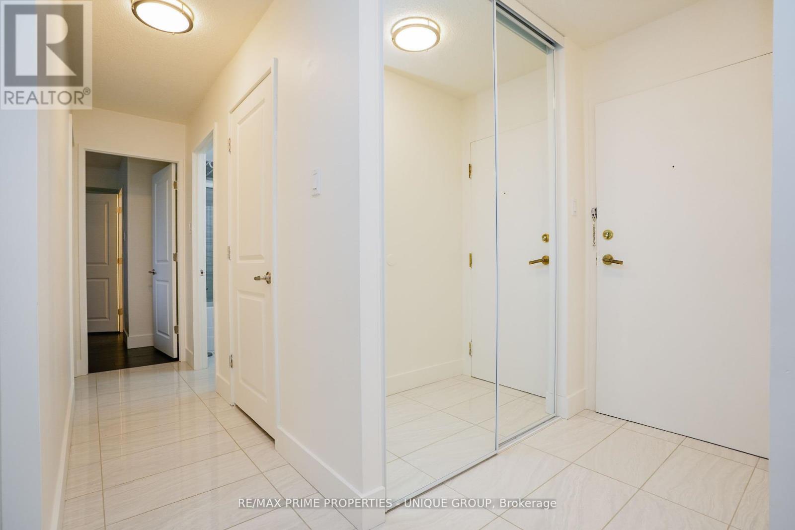 706 - 300 Webb Drive, Mississauga, Ontario  L5B 3W3 - Photo 24 - W12210381