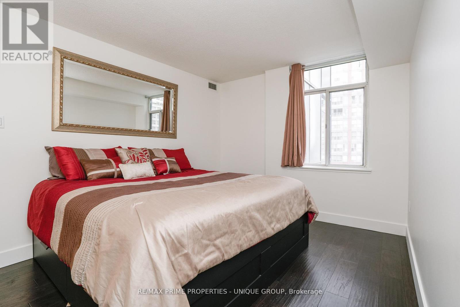 706 - 300 Webb Drive, Mississauga, Ontario  L5B 3W3 - Photo 25 - W12210381
