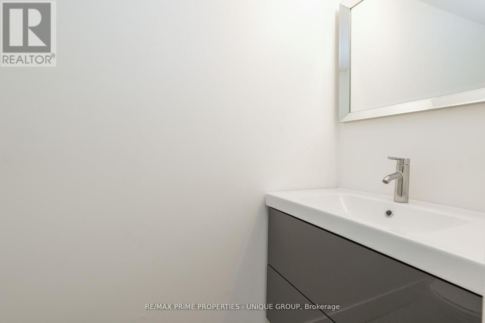 706 - 300 Webb Drive, Mississauga, Ontario  L5B 3W3 - Photo 28 - W12210381