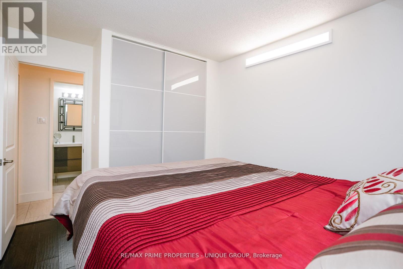 706 - 300 Webb Drive, Mississauga, Ontario  L5B 3W3 - Photo 31 - W12210381