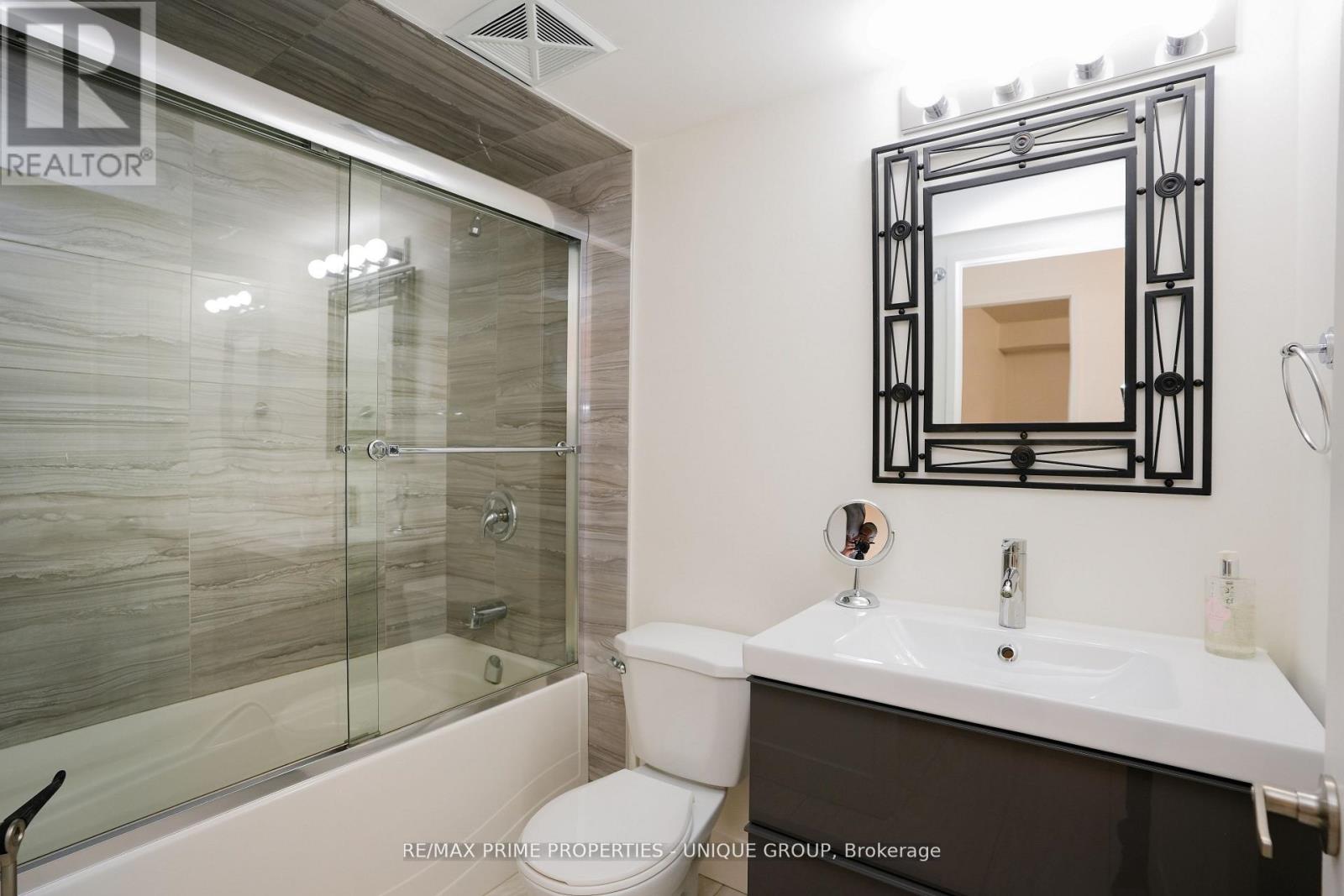 706 - 300 Webb Drive, Mississauga, Ontario  L5B 3W3 - Photo 32 - W12210381