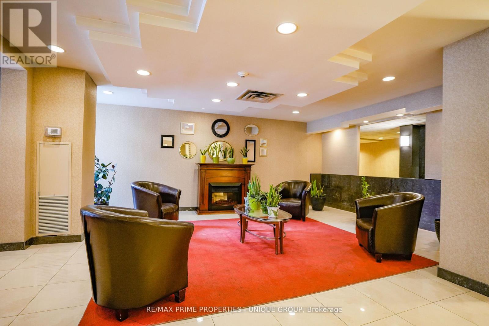706 - 300 Webb Drive, Mississauga, Ontario  L5B 3W3 - Photo 5 - W12210381