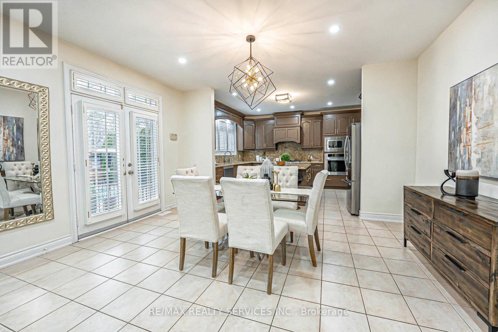 63 Links Lane, Brampton, Ontario  L6Y 5H2 - Photo 10 - W12210410