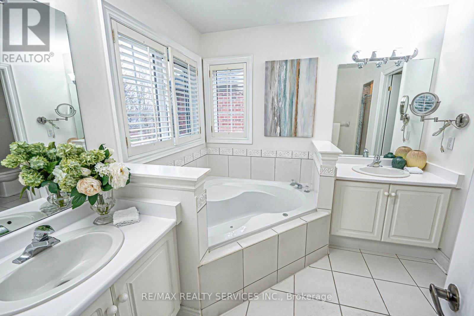 63 Links Lane, Brampton, Ontario  L6Y 5H2 - Photo 26 - W12210410
