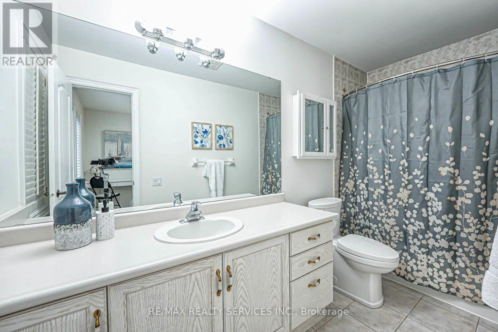 63 Links Lane, Brampton, Ontario  L6Y 5H2 - Photo 31 - W12210410