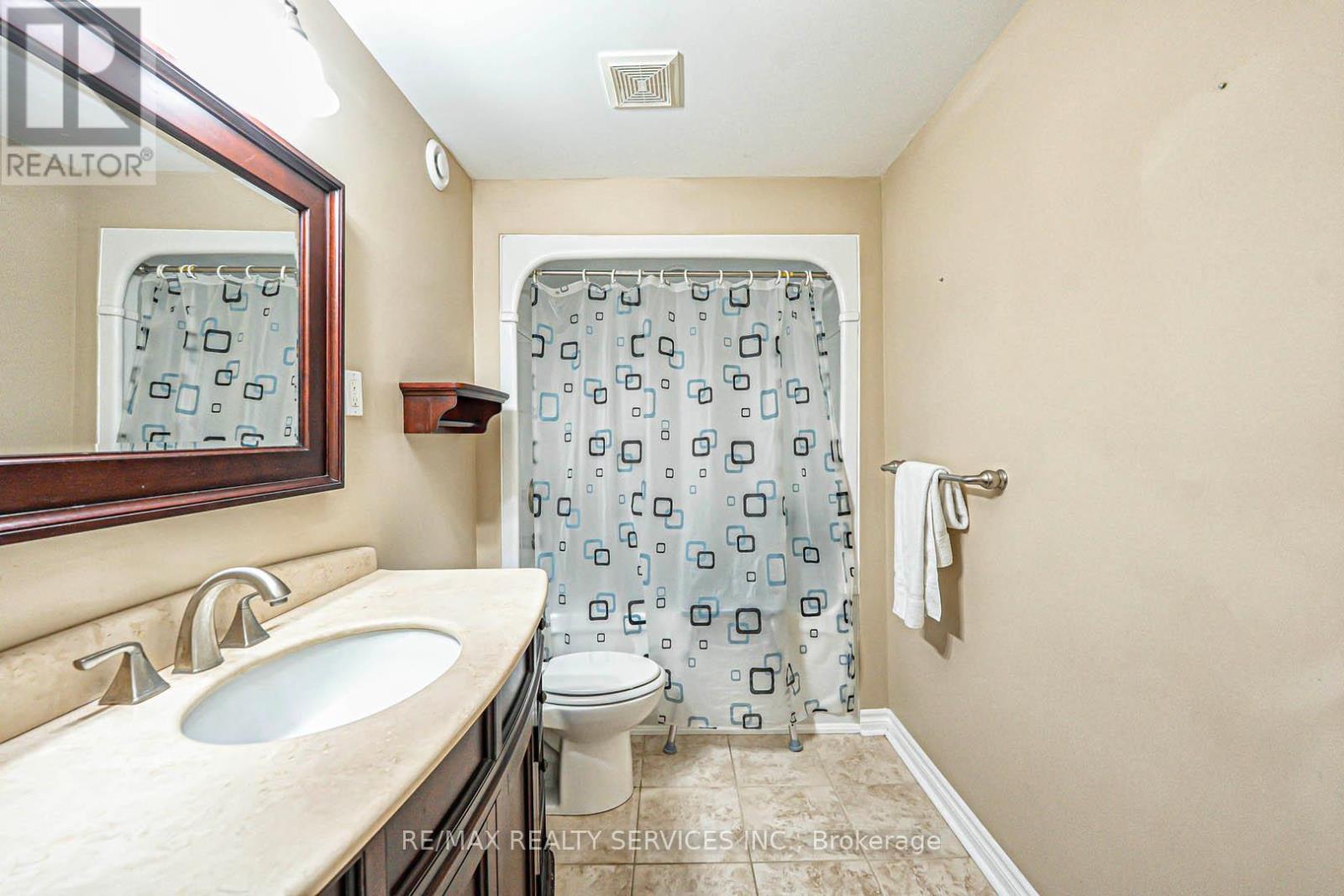 63 Links Lane, Brampton, Ontario  L6Y 5H2 - Photo 34 - W12210410