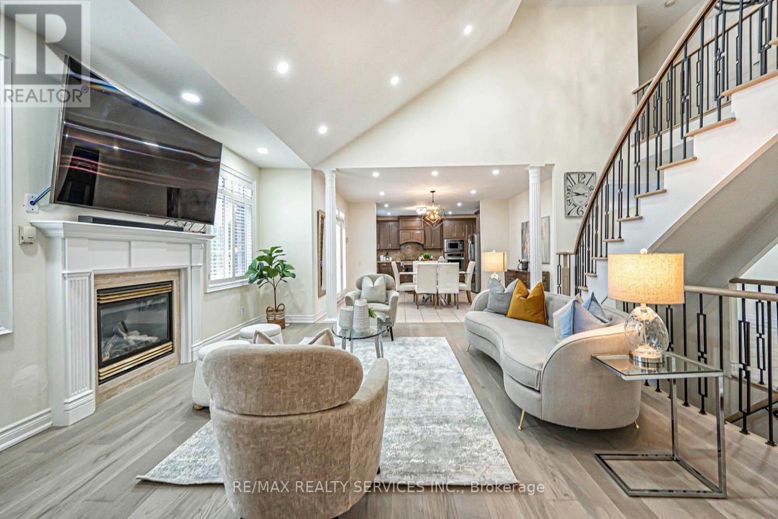 63 Links Lane, Brampton, Ontario  L6Y 5H2 - Photo 7 - W12210410