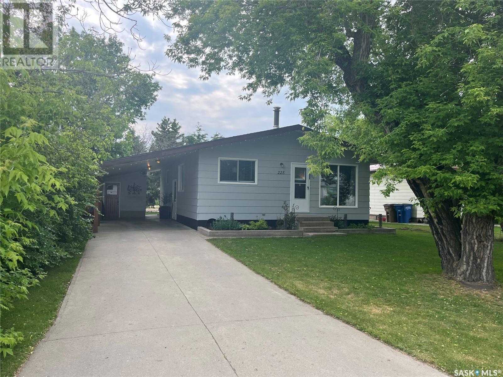 225 1st STREET NW, wadena, Saskatchewan