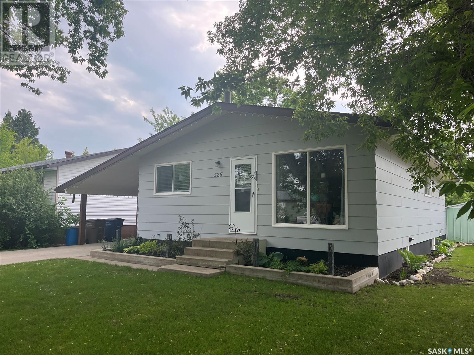 225 1st Street Nw, Wadena, Saskatchewan  S0A 4J0 - Photo 3 - SK008971