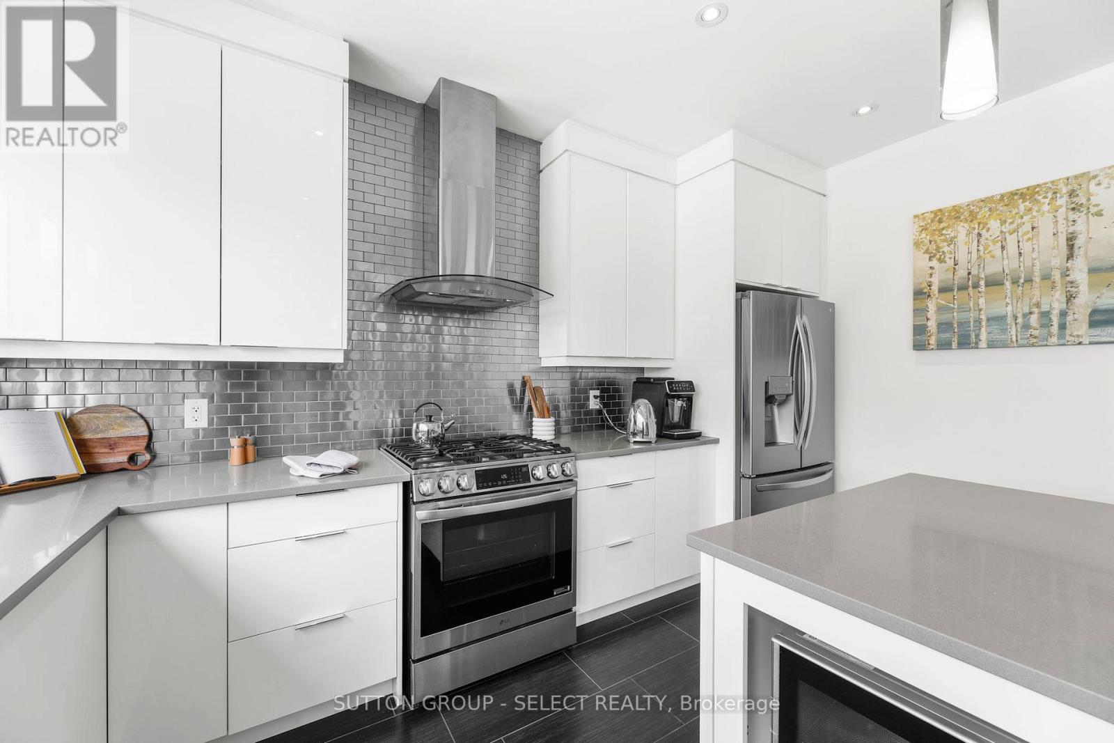 710 Hickoryridge Common S, London North (North R), Ontario  N6G 0M8 - Photo 12 - X12210462