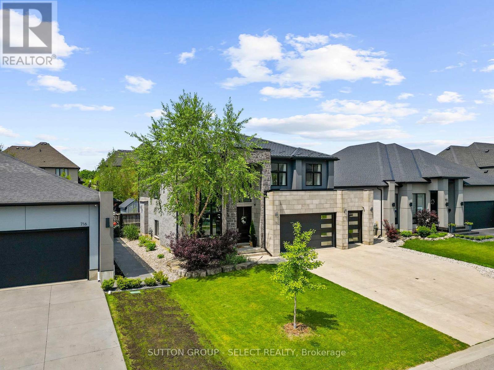 710 Hickoryridge Common S, London North (North R), Ontario  N6G 0M8 - Photo 3 - X12210462