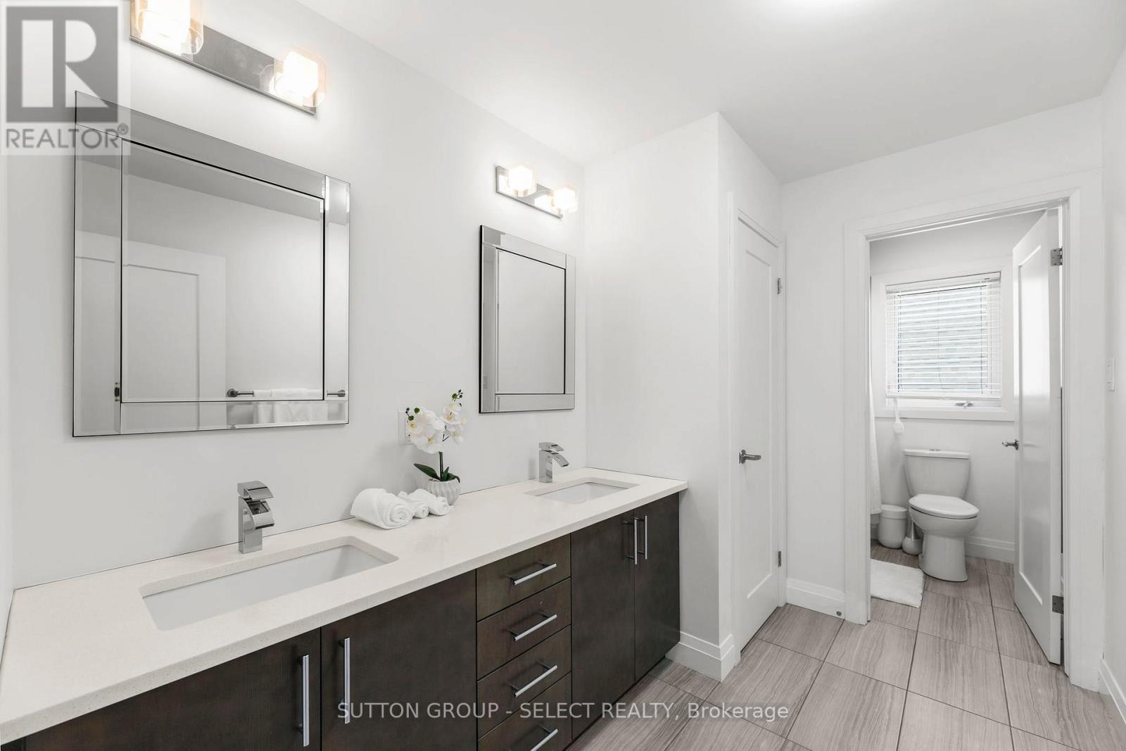 710 Hickoryridge Common S, London North (North R), Ontario  N6G 0M8 - Photo 34 - X12210462