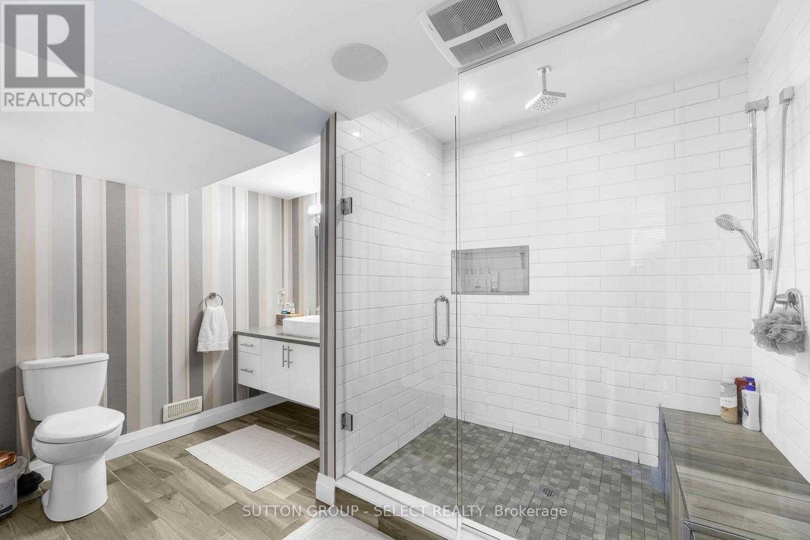 710 Hickoryridge Common S, London North (North R), Ontario  N6G 0M8 - Photo 40 - X12210462