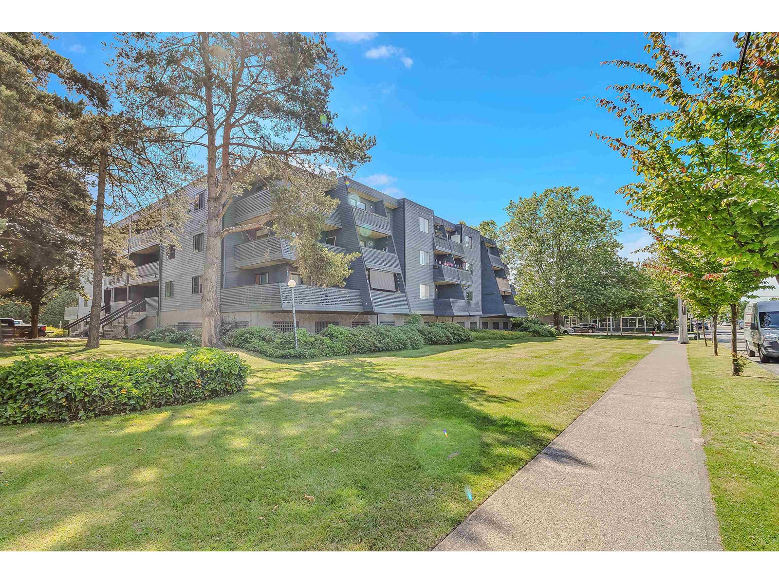 213 17661 58A AVENUE, Surrey, British Columbia