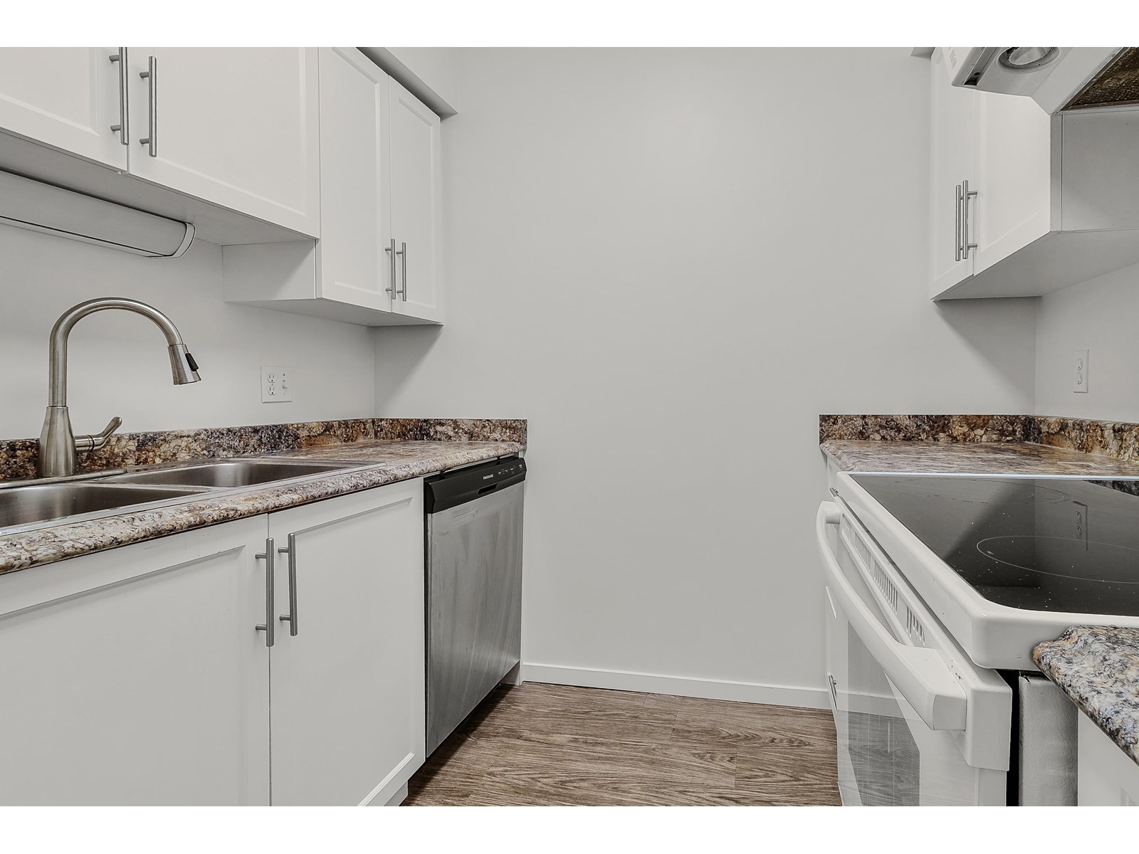 213 17661 58a Avenue, Surrey, British Columbia  V3S 1N4 - Photo 2 - R3013674