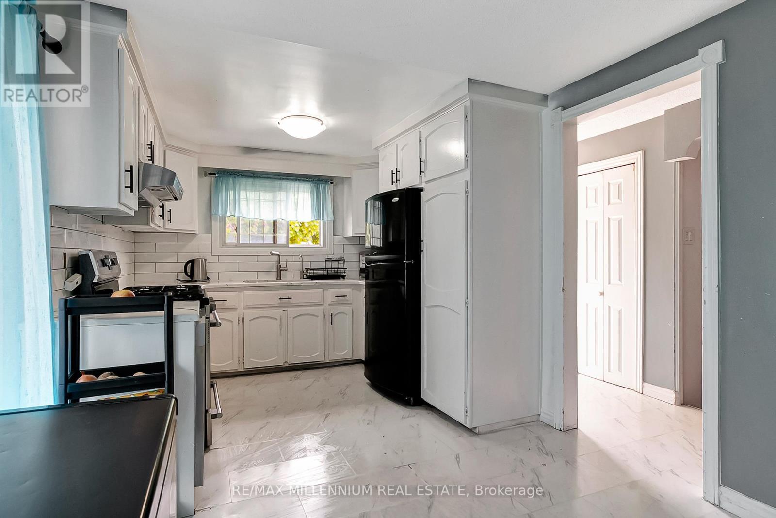 286 Driftwood Drive, Kitchener, Ontario  N2N 1X6 - Photo 4 - X12210216