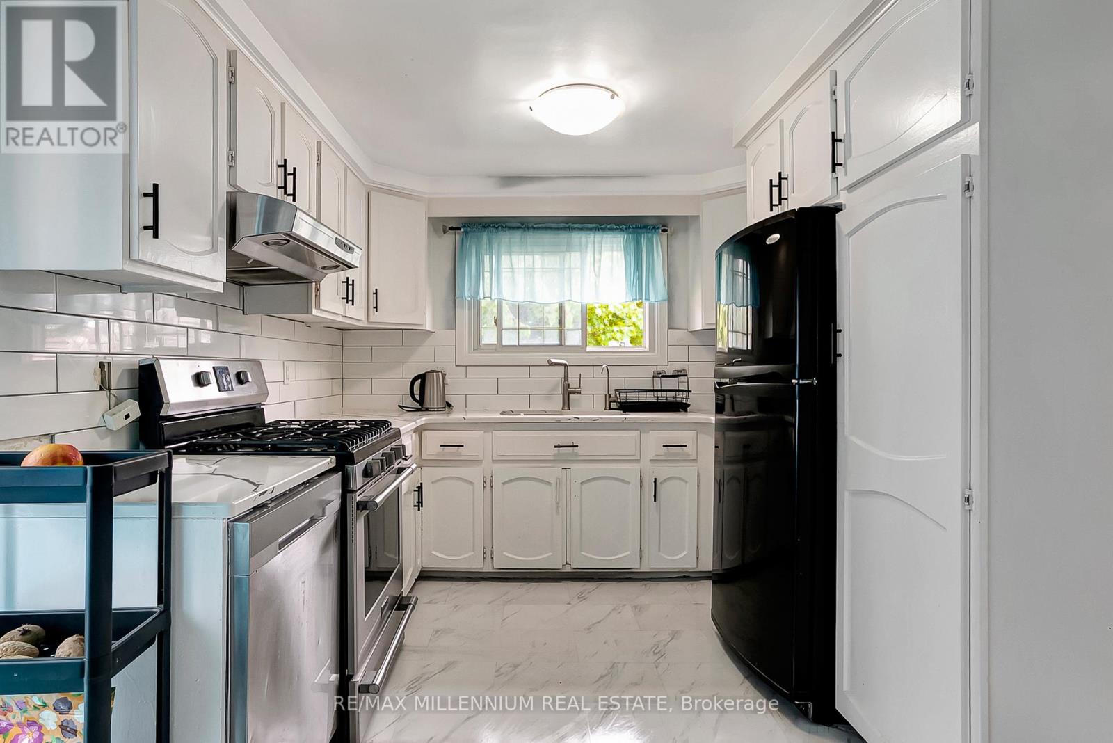 286 Driftwood Drive, Kitchener, Ontario  N2N 1X6 - Photo 6 - X12210216