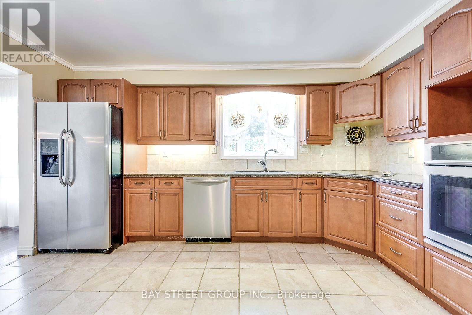 55 Milano Court, Hamilton, Ontario  L9C 6W9 - Photo 14 - X12210361