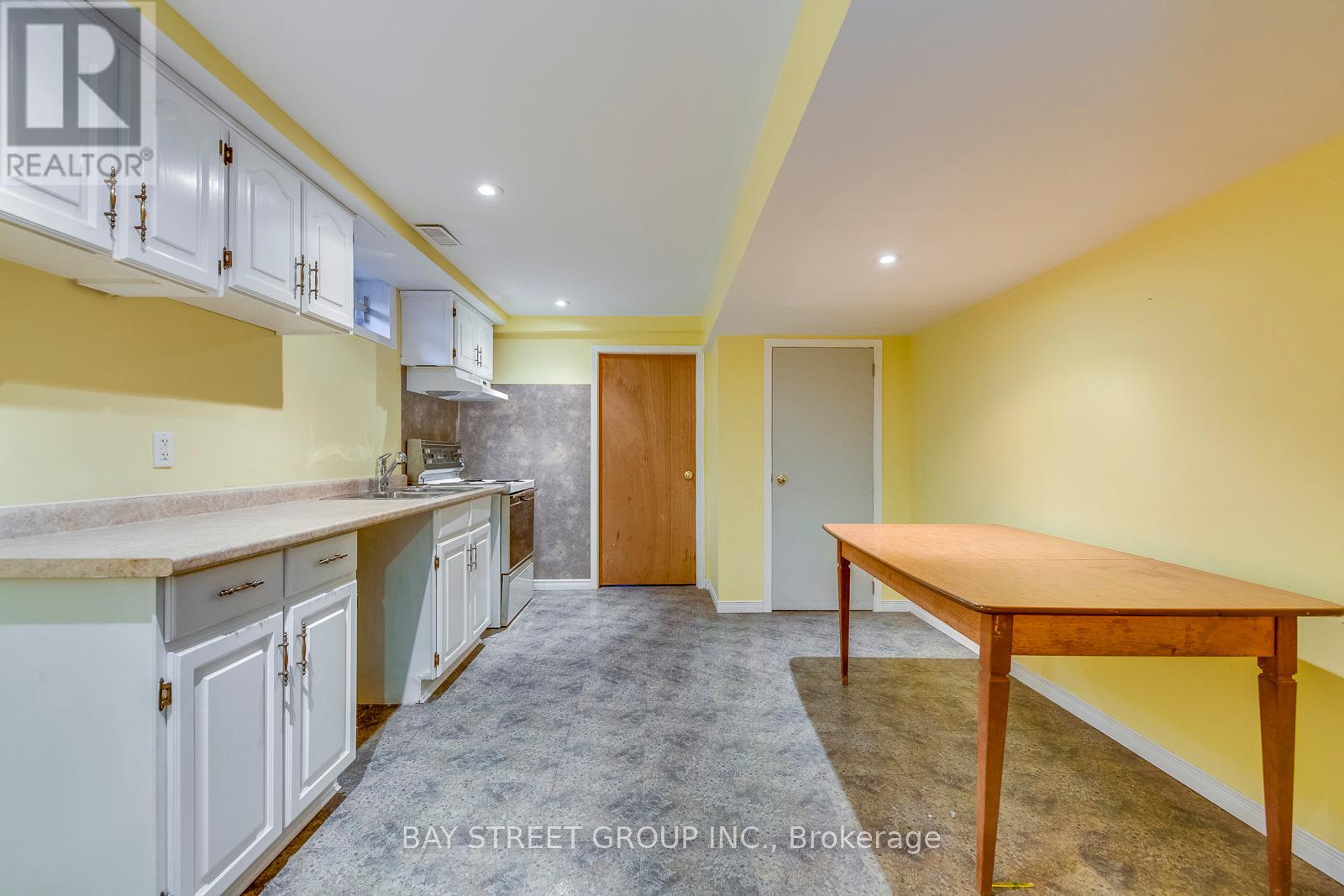 55 Milano Court, Hamilton, Ontario  L9C 6W9 - Photo 28 - X12210361
