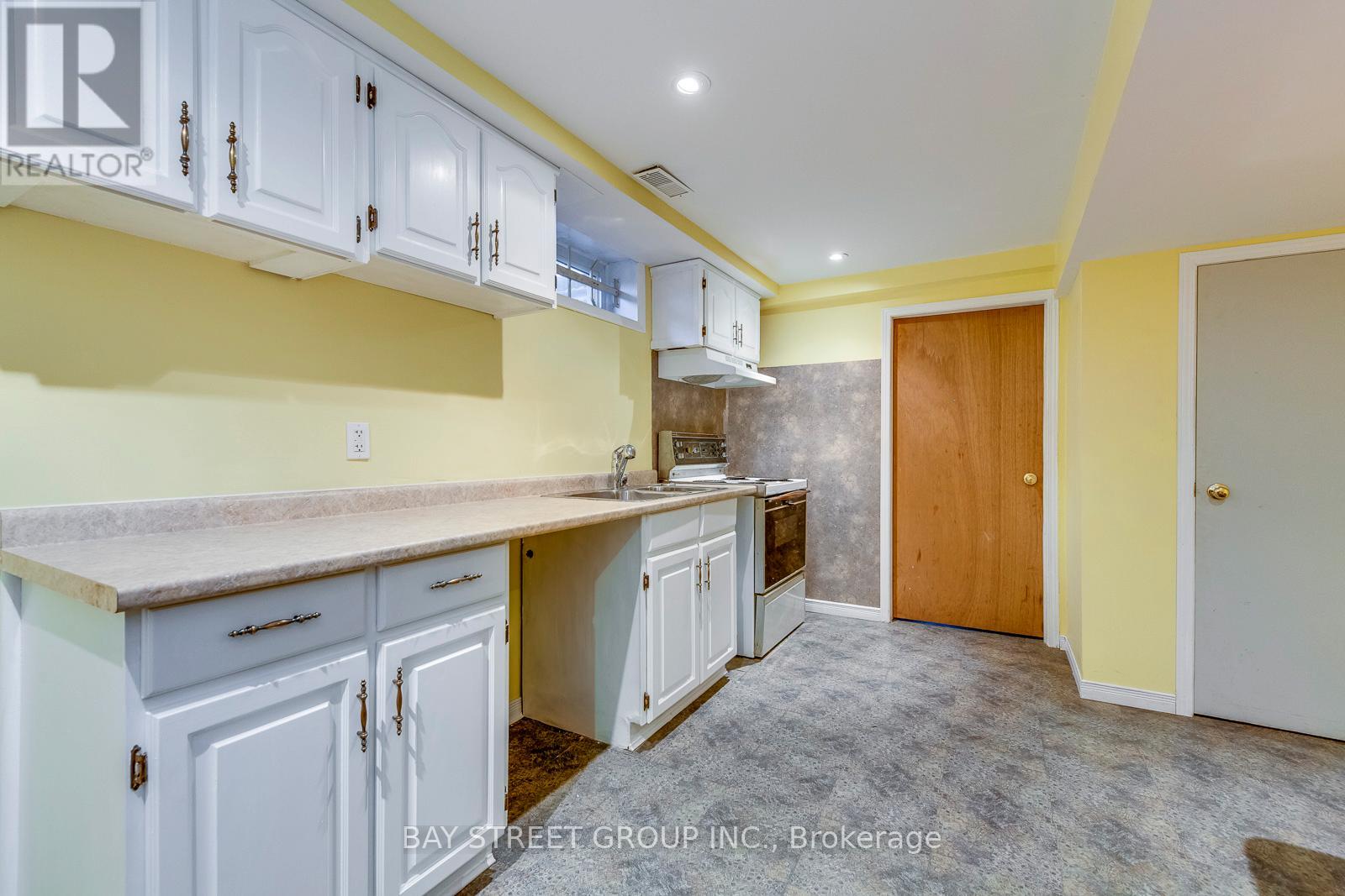 55 Milano Court, Hamilton, Ontario  L9C 6W9 - Photo 29 - X12210361