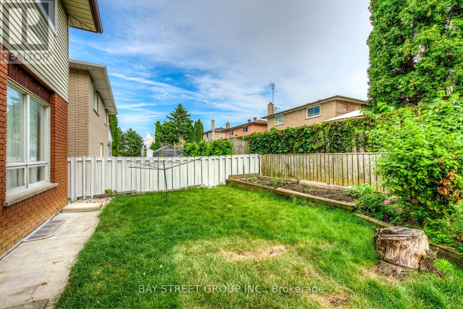 55 Milano Court, Hamilton, Ontario  L9C 6W9 - Photo 33 - X12210361