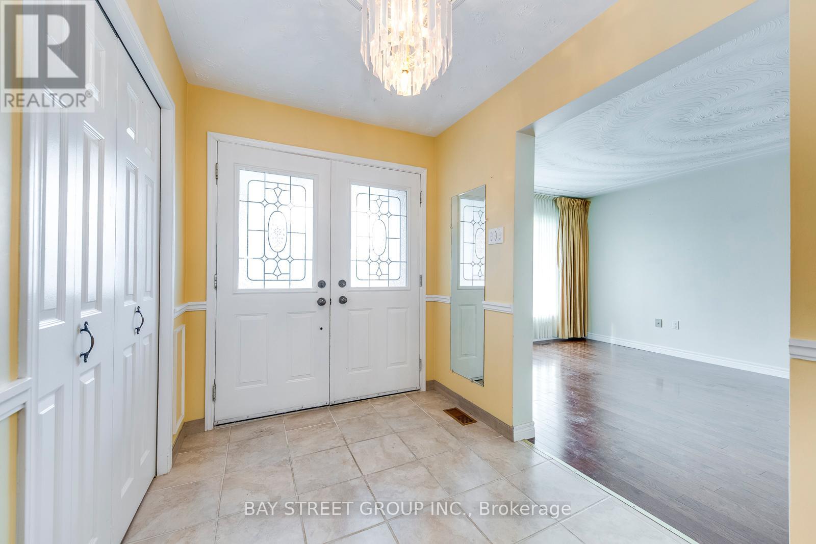 55 Milano Court, Hamilton, Ontario  L9C 6W9 - Photo 4 - X12210361