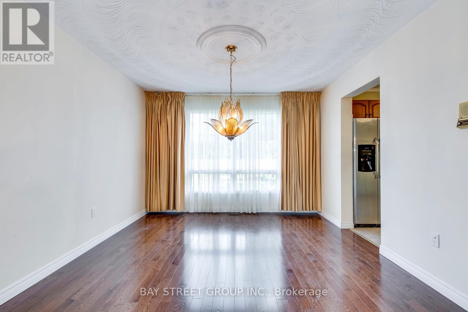 55 Milano Court, Hamilton, Ontario  L9C 6W9 - Photo 8 - X12210361
