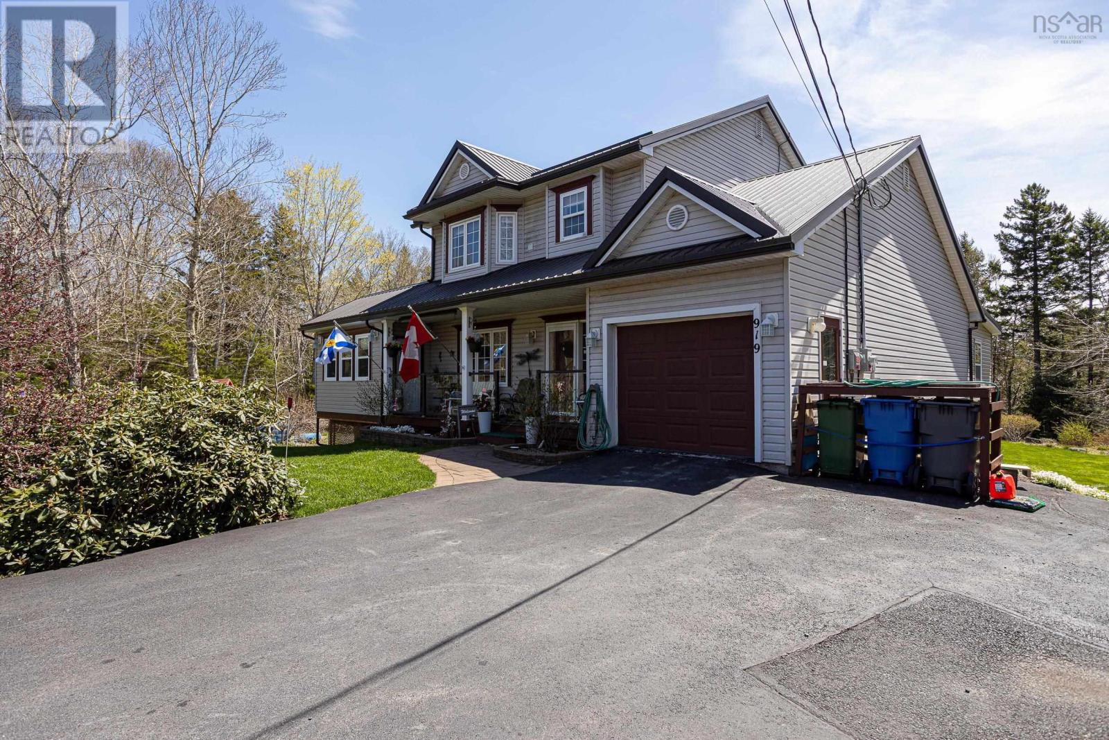 Property at 919 White Hills Run image 2