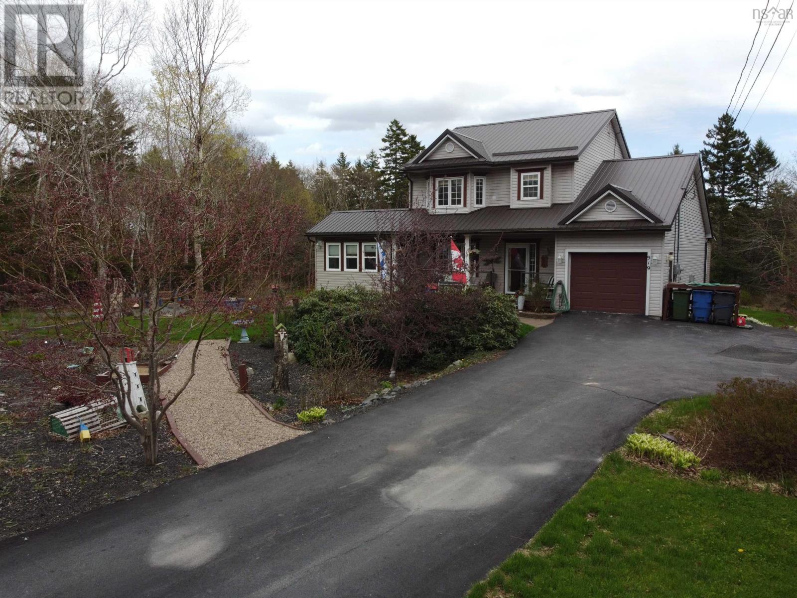 Property at 919 White Hills Run image 3