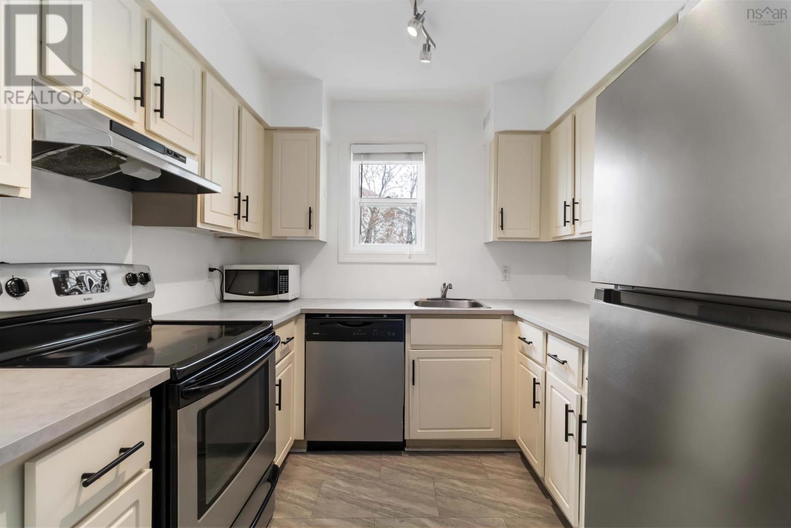 Property at 204 182 Farnham Gate Road image 1