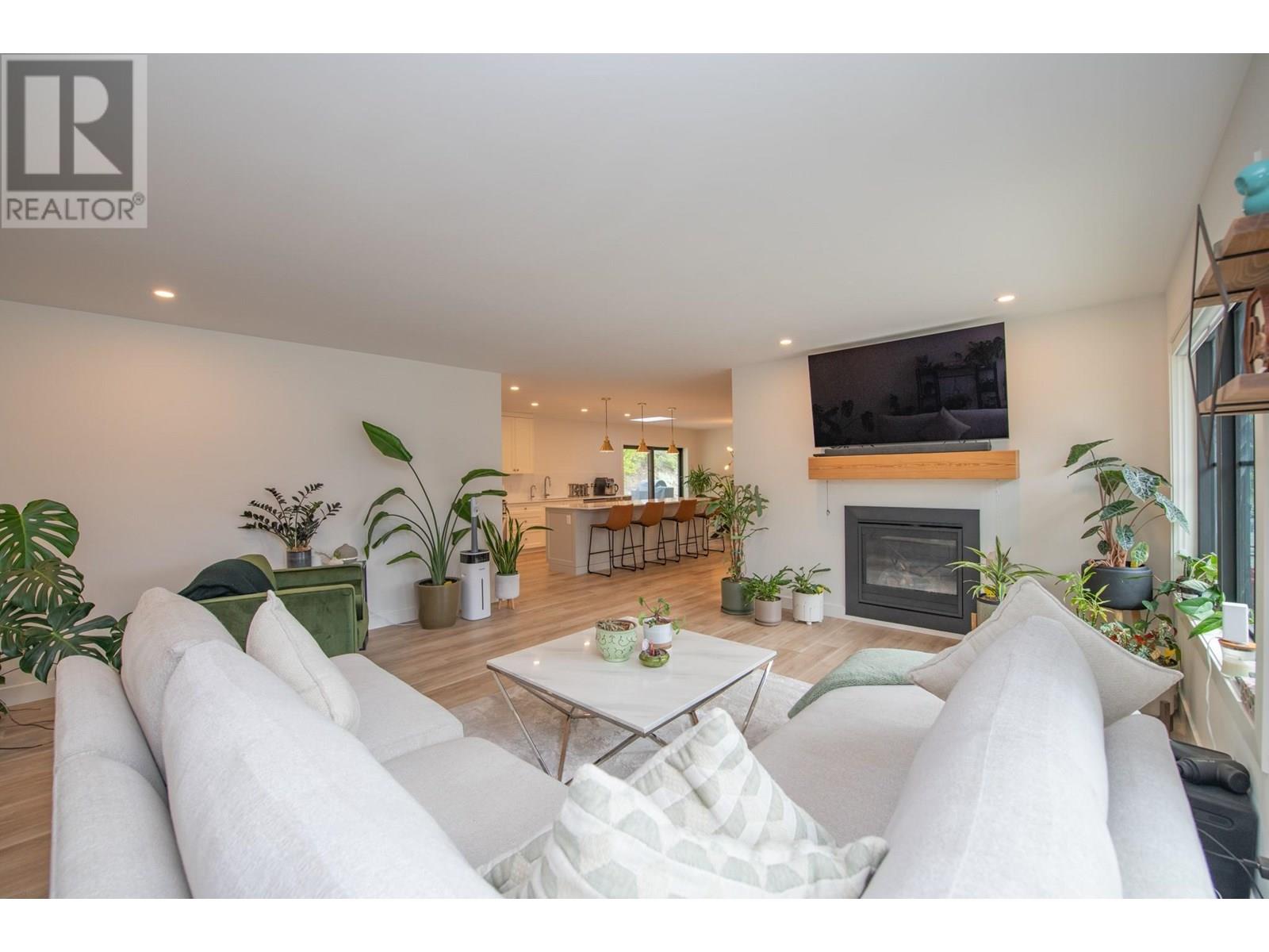 16515 Commonage Road, Lake Country, British Columbia  V4V 1B3 - Photo 8 - 10348454