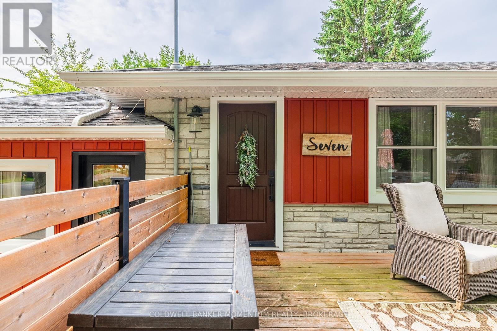 7 Overholt Street, St. Catharines (Lakeport), Ontario  L2N 1K5 - Photo 8 - X12210472
