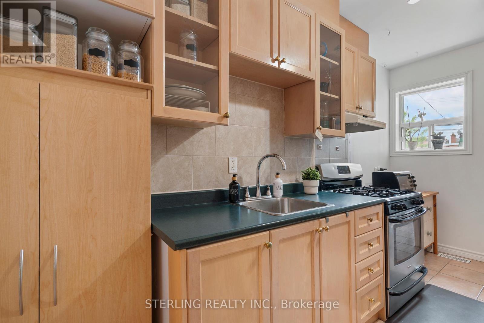 13 Auburn Avenue, Toronto, Ontario  M6H 2L6 - Photo 11 - W12165576