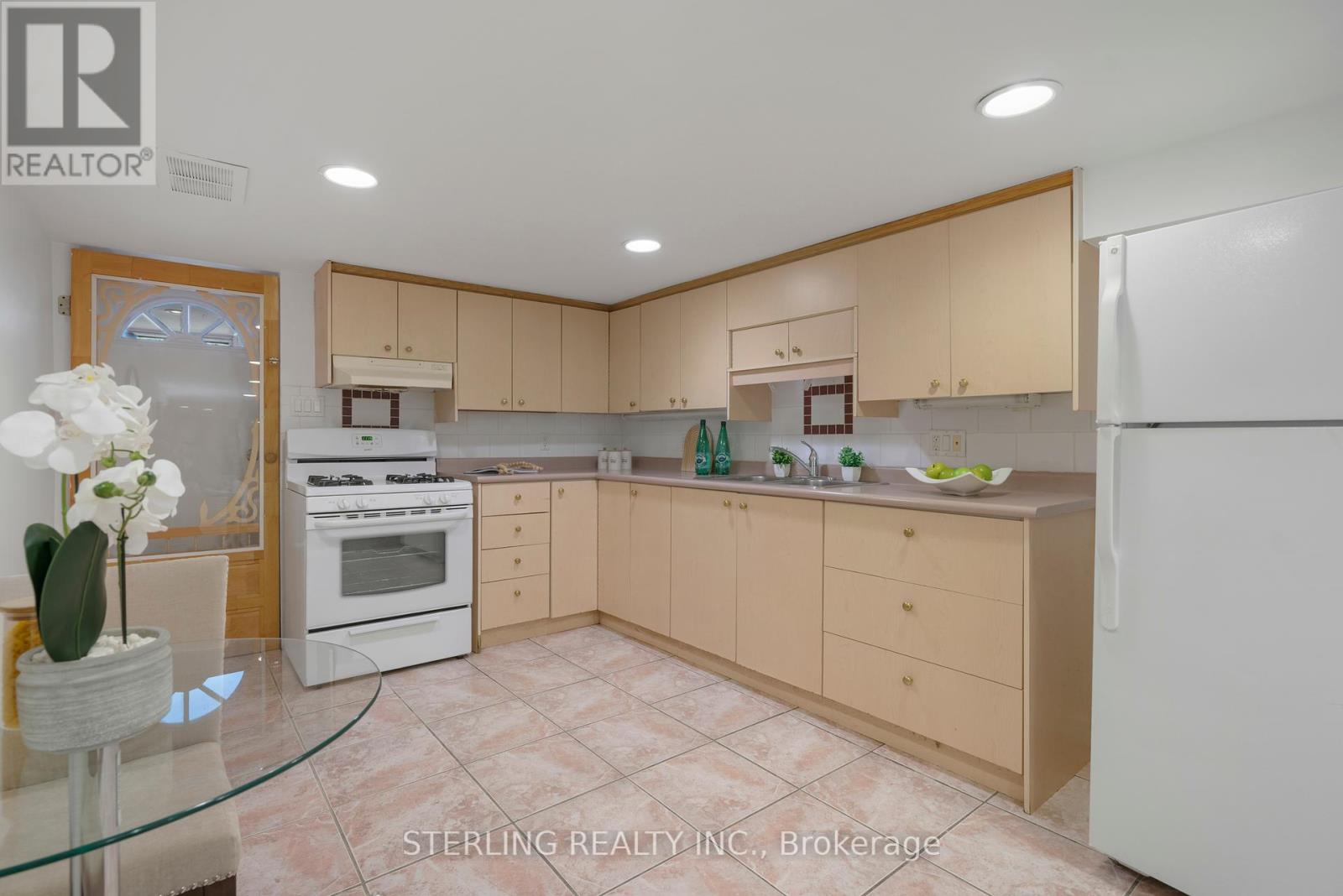 13 Auburn Avenue, Toronto, Ontario  M6H 2L6 - Photo 24 - W12165576