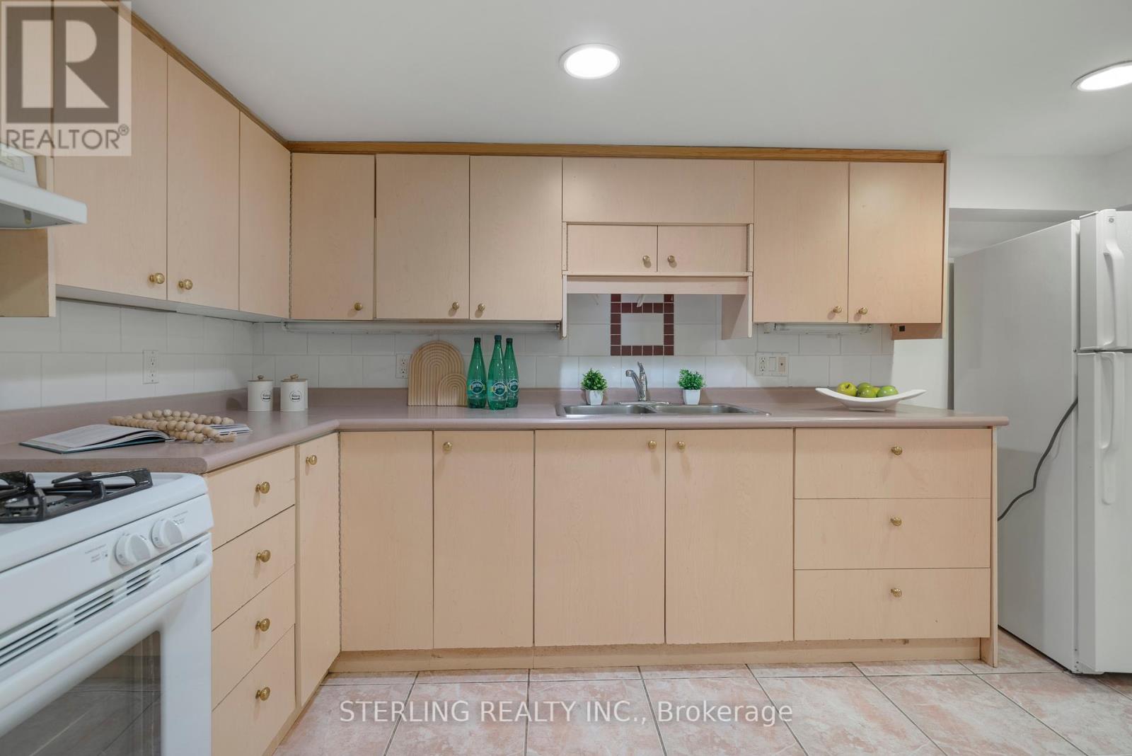 13 Auburn Avenue, Toronto, Ontario  M6H 2L6 - Photo 25 - W12165576
