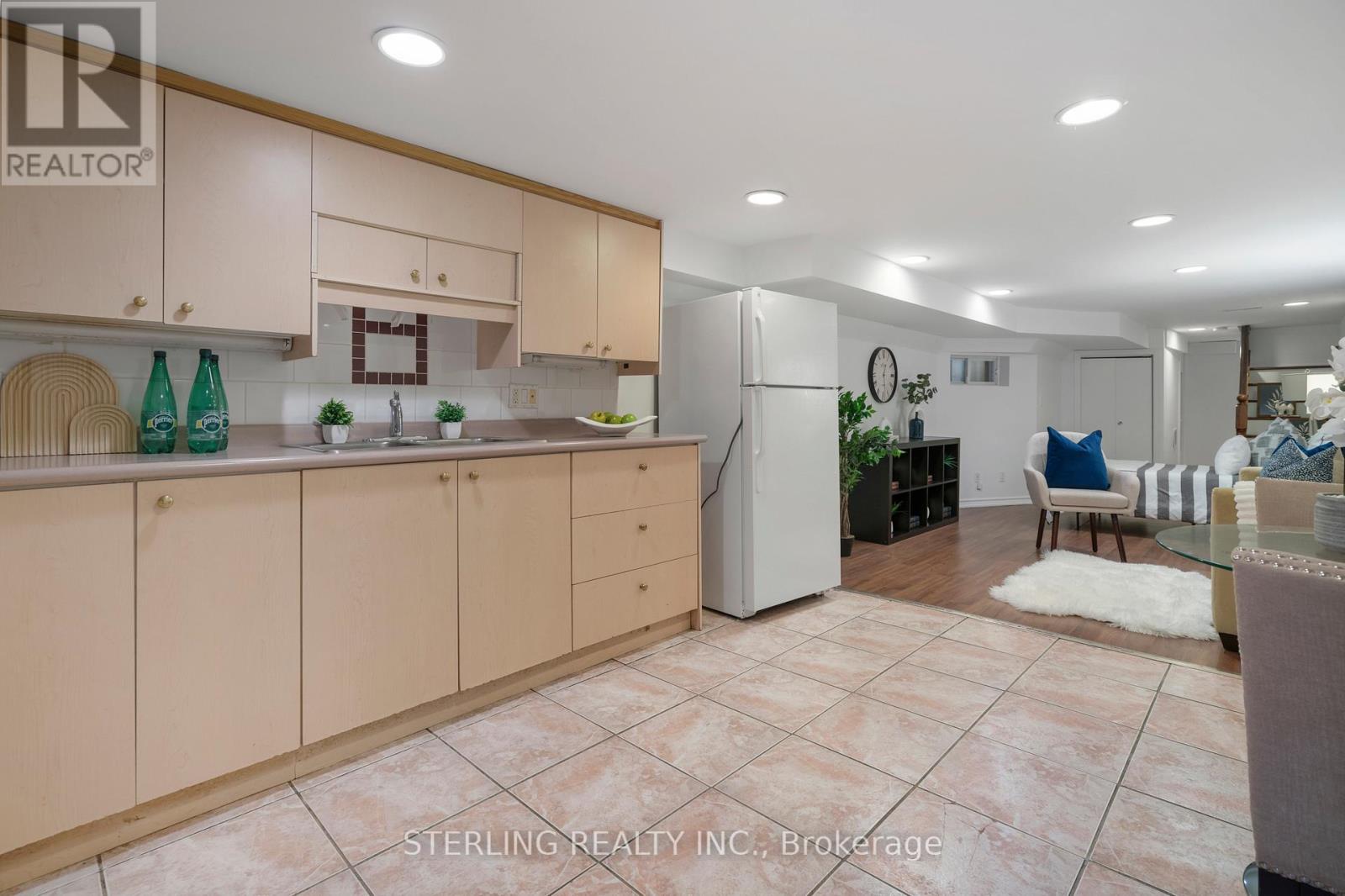 13 Auburn Avenue, Toronto, Ontario  M6H 2L6 - Photo 26 - W12165576