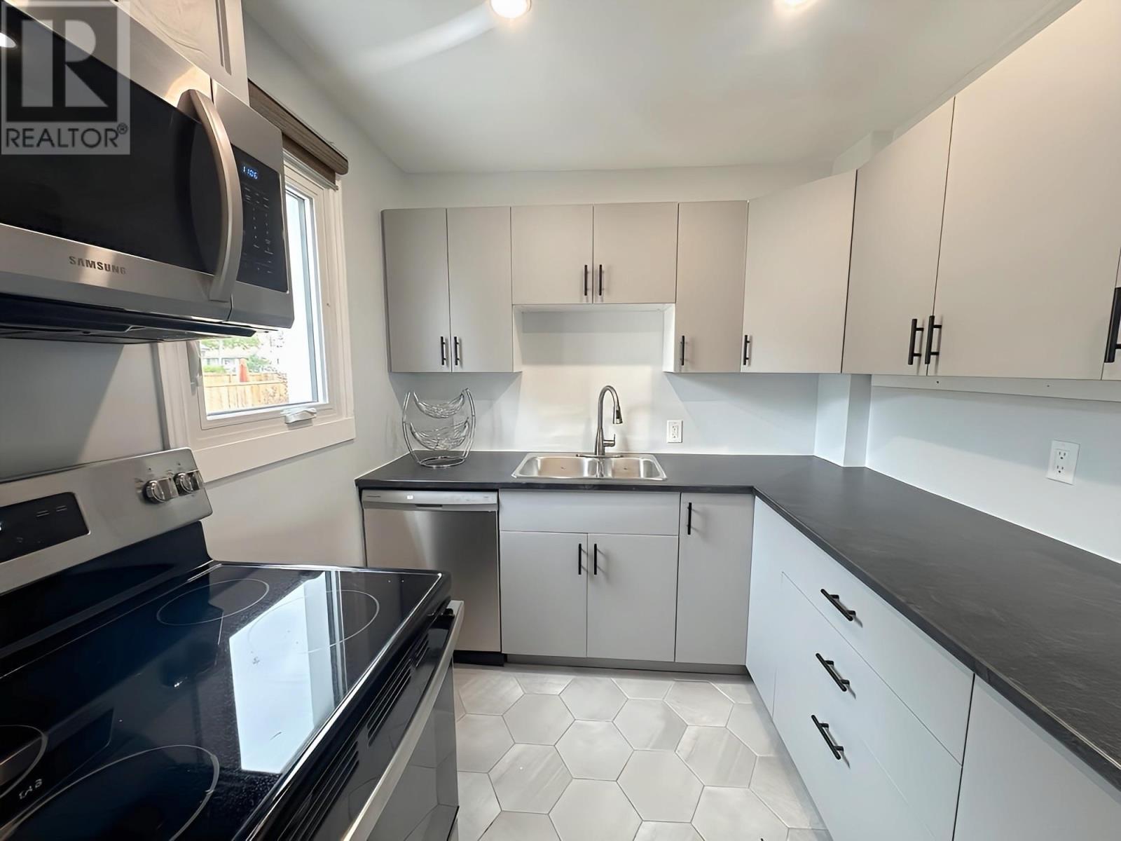 2227 Mcgregor Ave, Thunder Bay, Ontario  P7E 5G6 - Photo 4 - TB251617