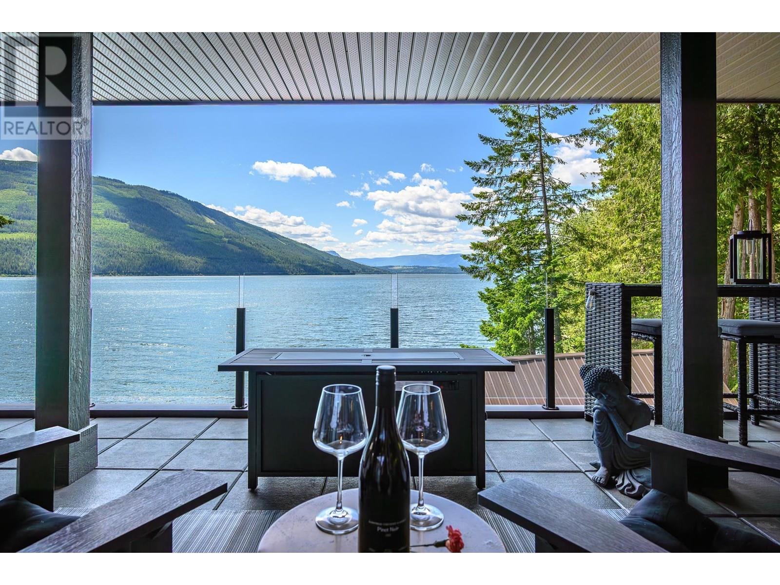 5846 Sunnybrae-Canoe Point Road, Tappen, British Columbia