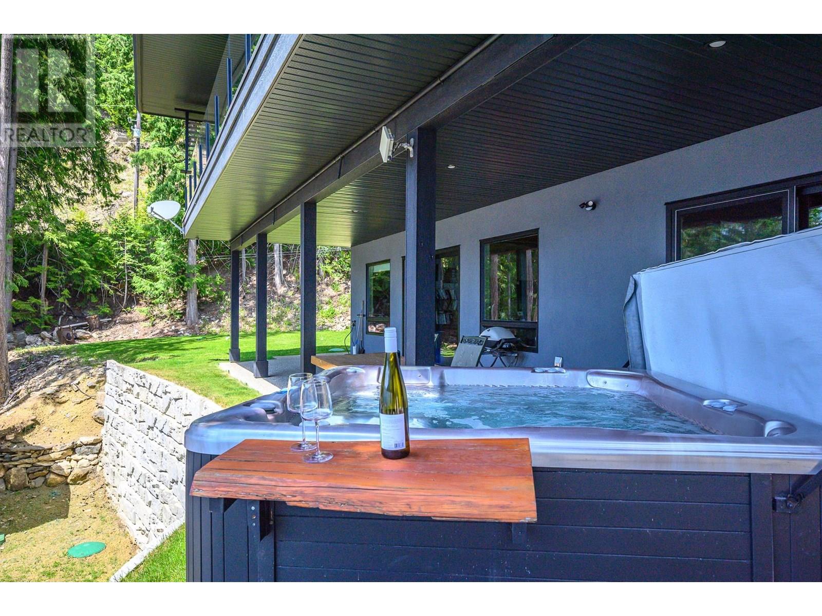 5846 Sunnybrae-Canoe Point Road, Tappen, British Columbia  V0E 2X1 - Photo 39 - 10351285