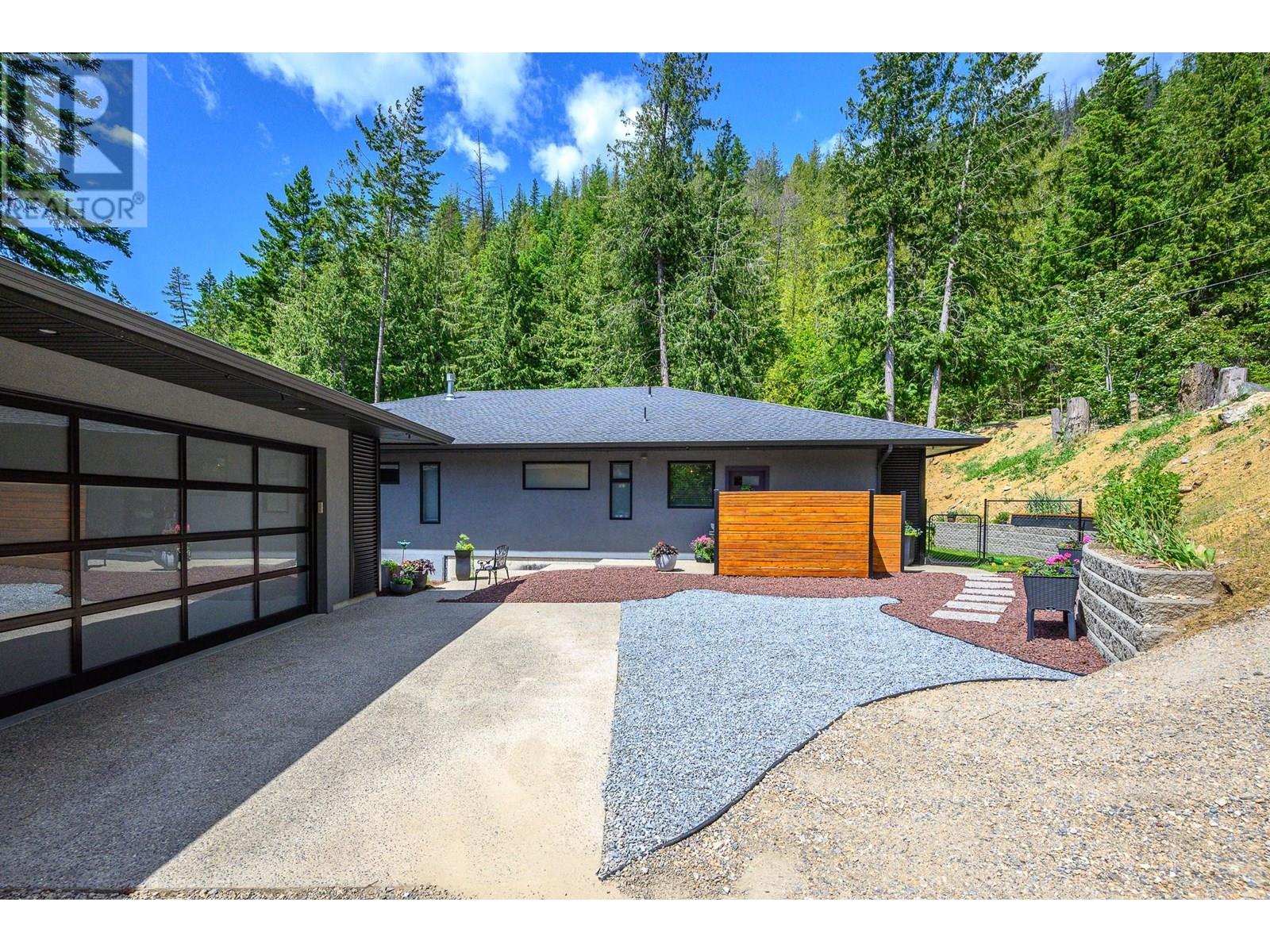 5846 Sunnybrae-Canoe Point Road, Tappen, British Columbia  V0E 2X1 - Photo 3 - 10351285