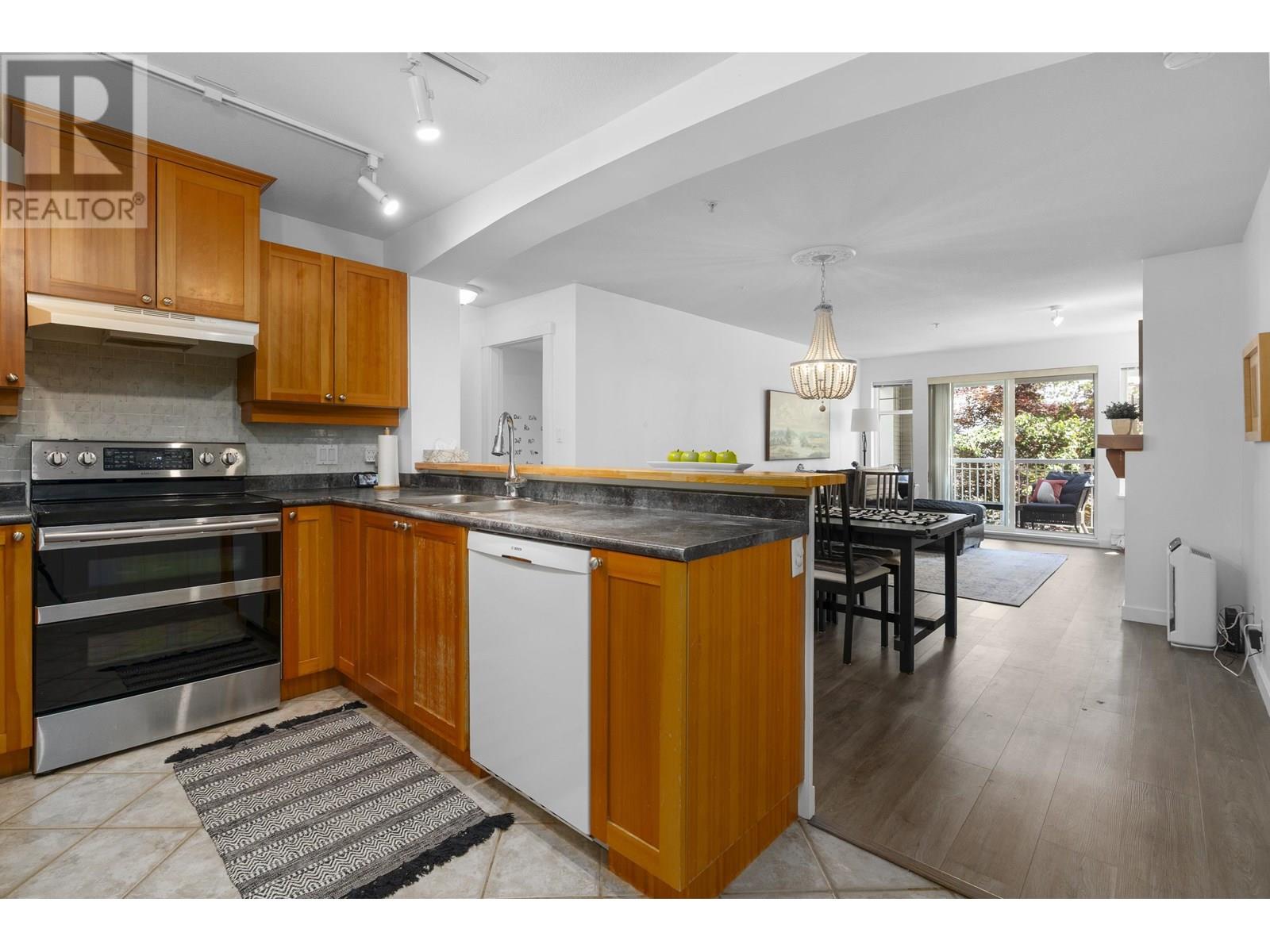 212 1432 Parkway Boulevard, Coquitlam, British Columbia  V3E 3L9 - Photo 3 - R3013620