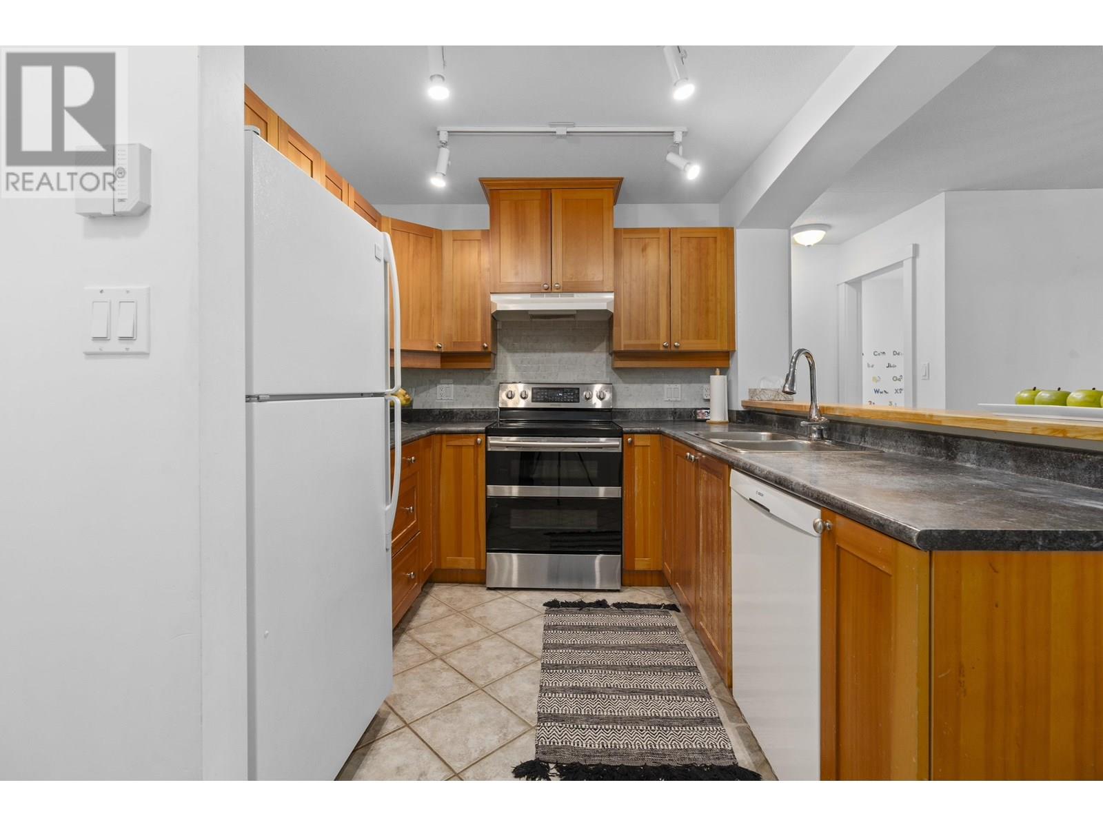 212 1432 Parkway Boulevard, Coquitlam, British Columbia  V3E 3L9 - Photo 4 - R3013620