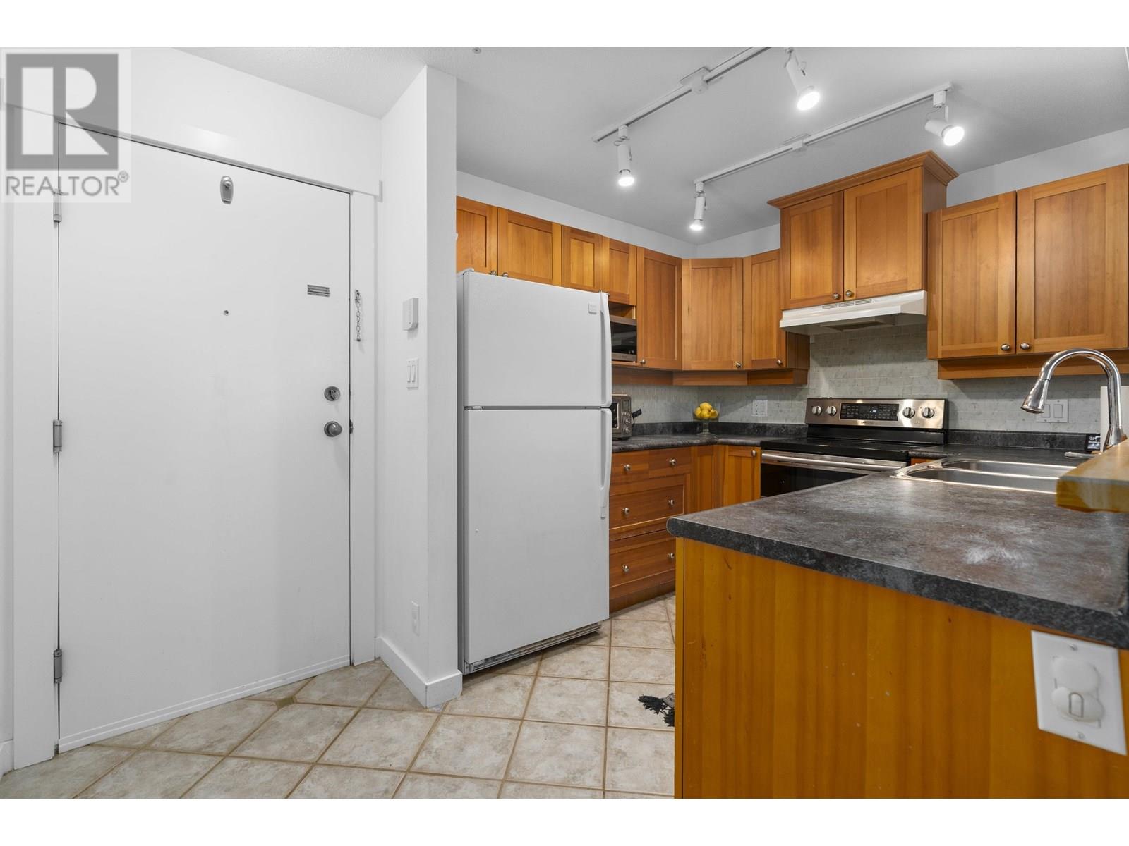 212 1432 Parkway Boulevard, Coquitlam, British Columbia  V3E 3L9 - Photo 5 - R3013620