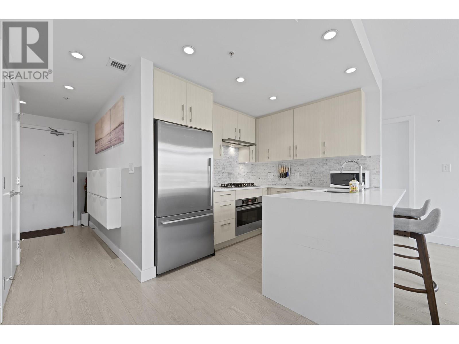 404 518 Whiting Way, Coquitlam, British Columbia  V3J 0H7 - Photo 2 - R3013667
