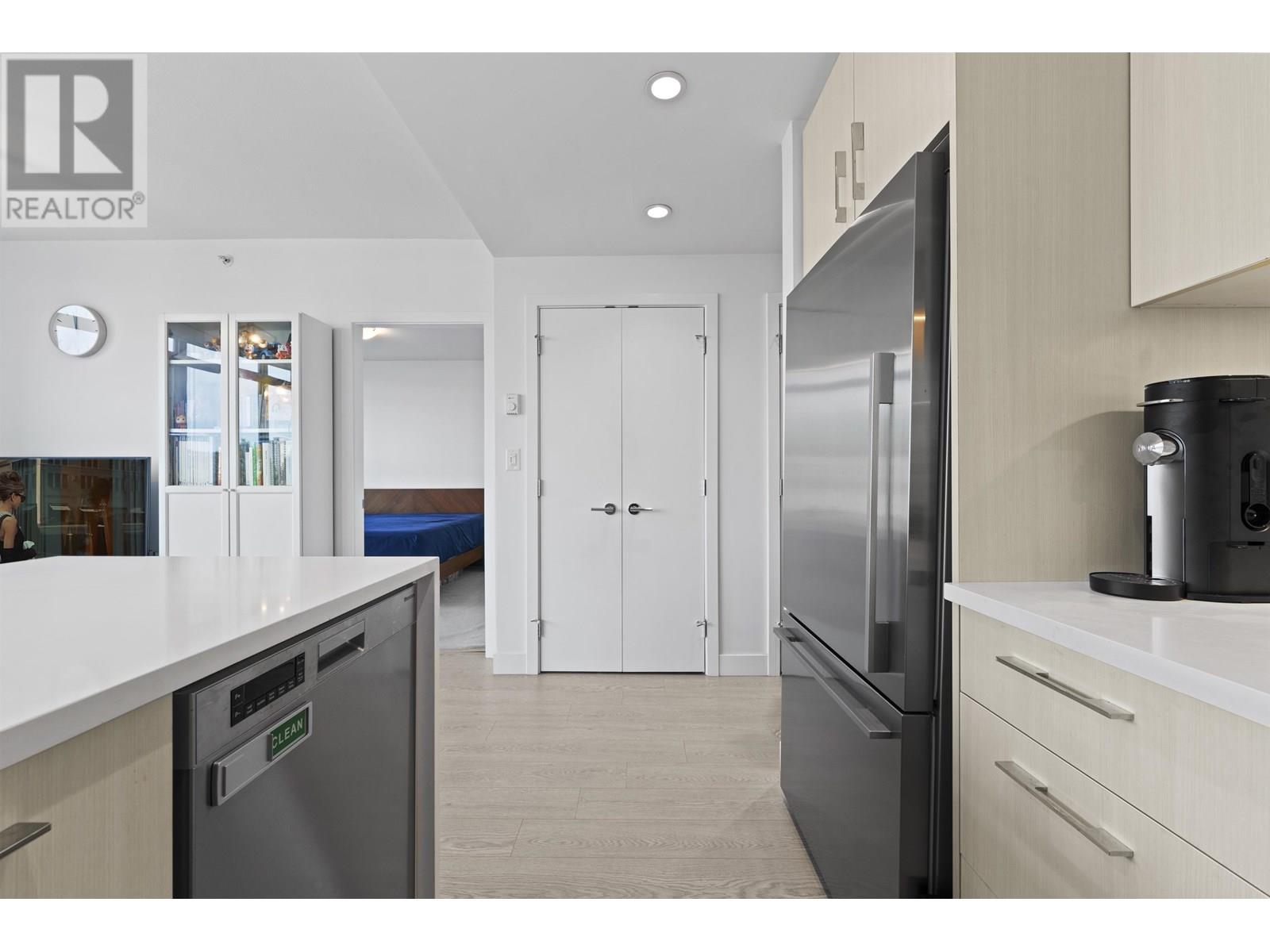 404 518 Whiting Way, Coquitlam, British Columbia  V3J 0H7 - Photo 5 - R3013667