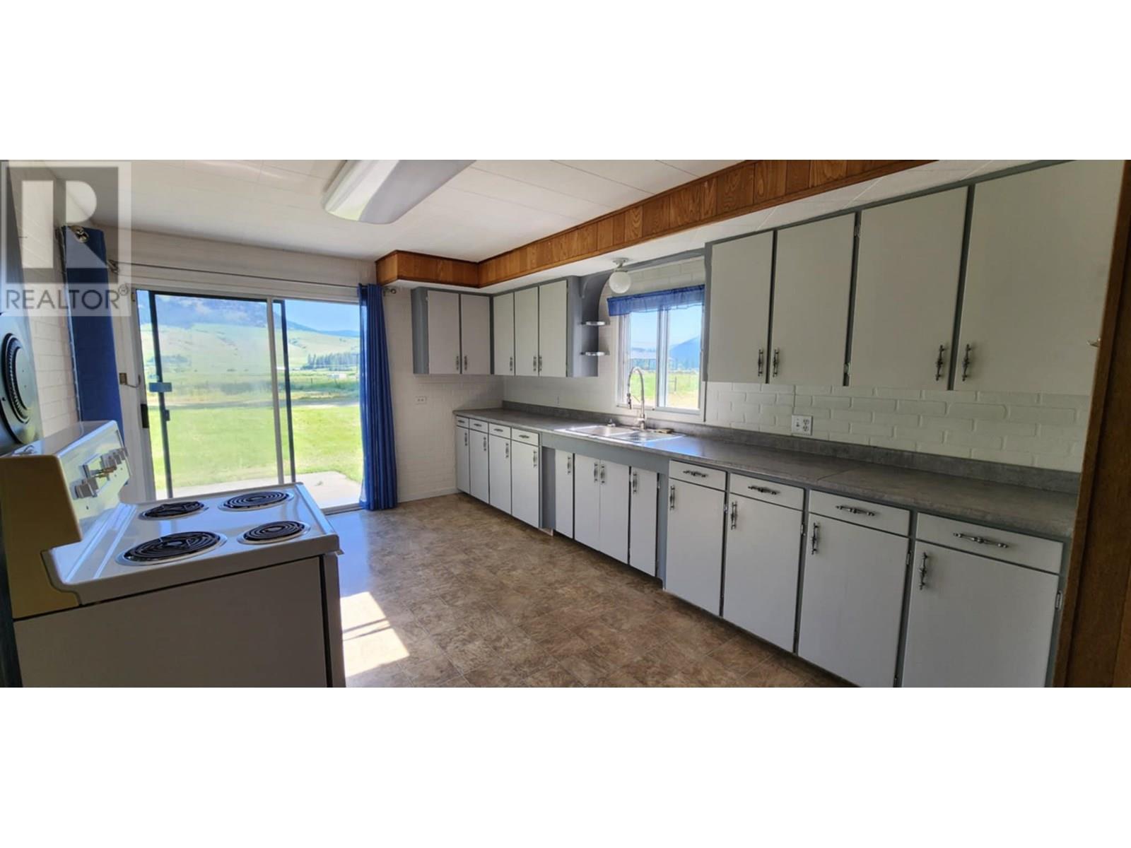 177 Creighton Valley Road, Lumby, British Columbia  V0E 2G1 - Photo 6 - 10351584