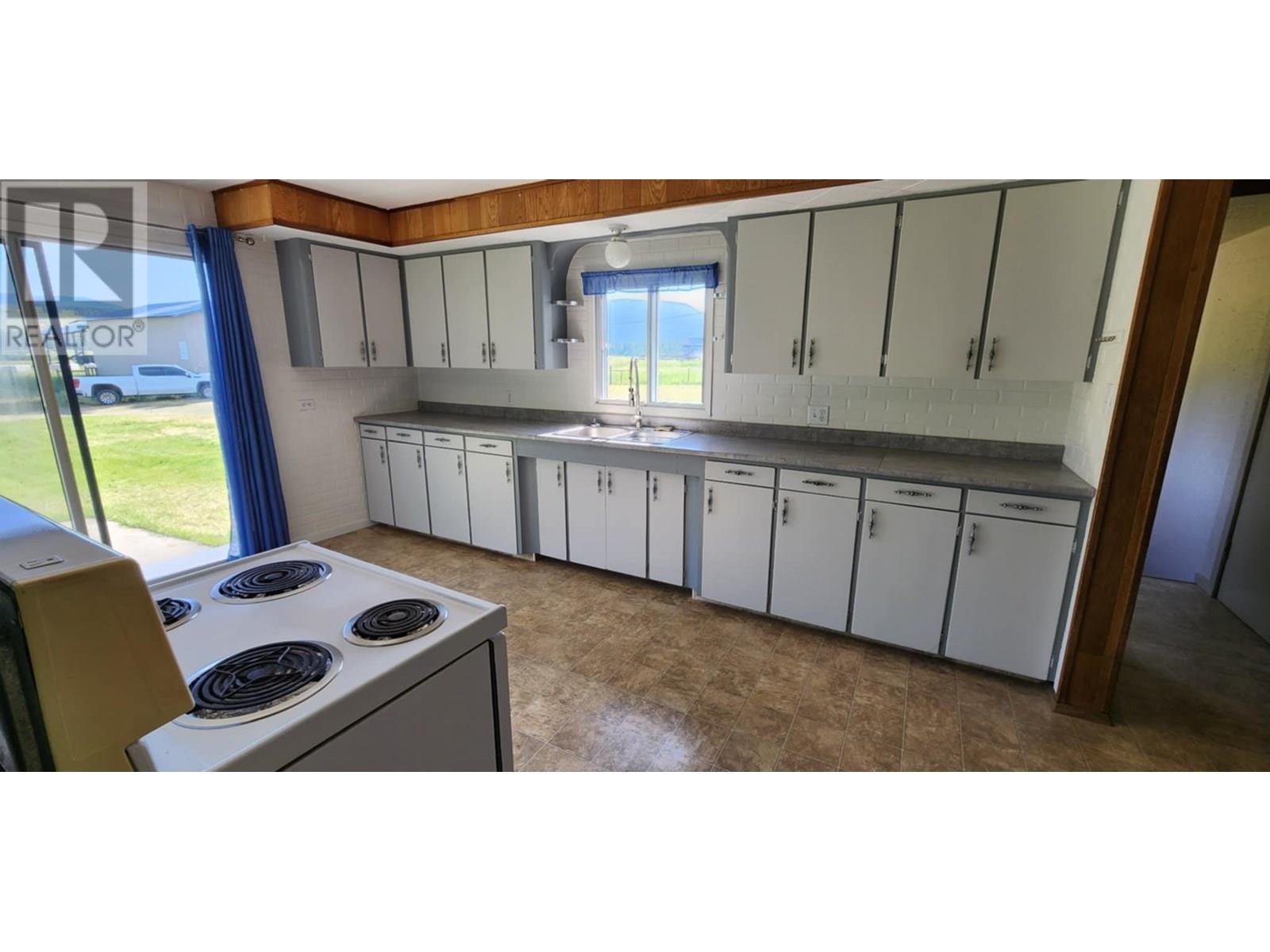 177 Creighton Valley Road, Lumby, British Columbia  V0E 2G1 - Photo 4 - 10351584